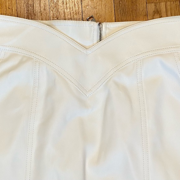 Revolve - Vegan Leather - Western Style - White Mini Skirt - Size M - Picture 5 of 5
